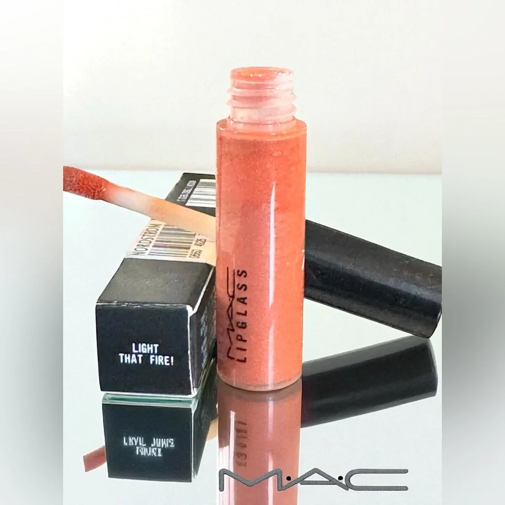 MAC LIGHT THAT FIRE! LIPGLASS. NEW IN BOX. LIMITED EDITION.